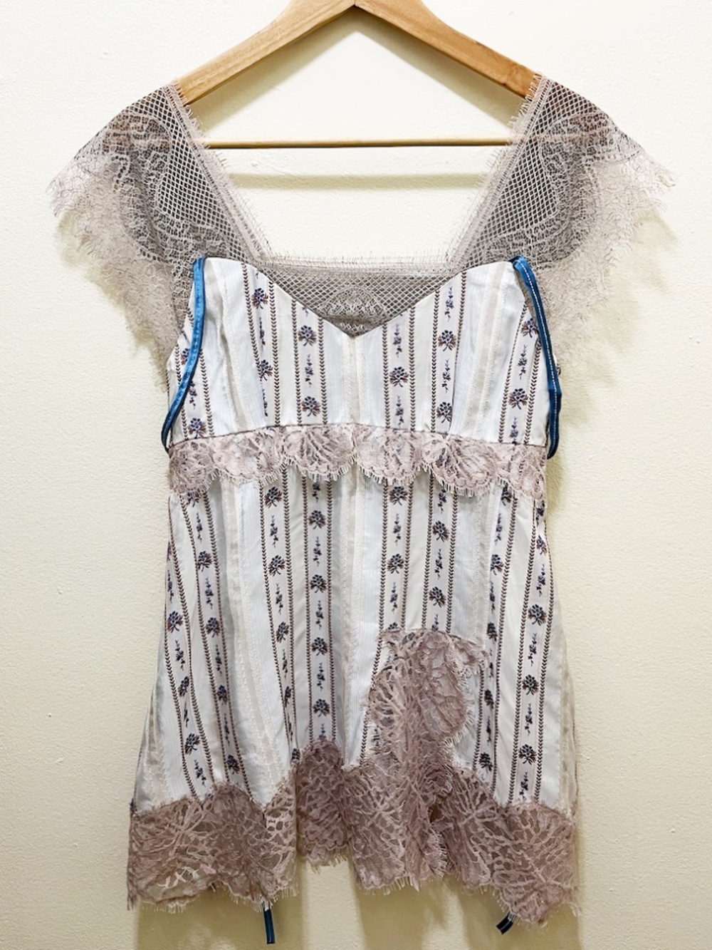 Lanvin lace silk top NWT size 34/ XS / US size 2